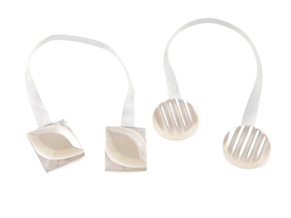 Magnetická spona na závěsy