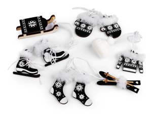 Vánoční dekorace - sáňky, lyže, brusle, čepice, bunda, rukavice, ponožky