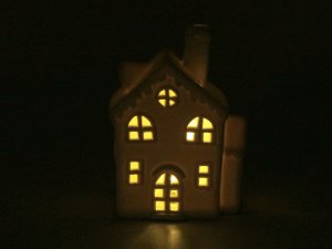 Porcelánový domeček svítící