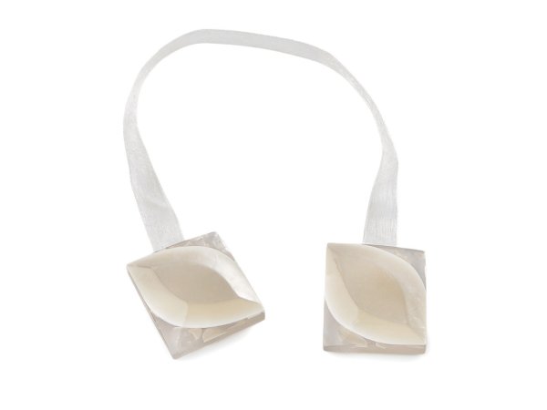 Magnetická spona na závěsy