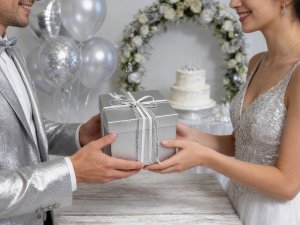 Dárková krabice s mašlí metalická