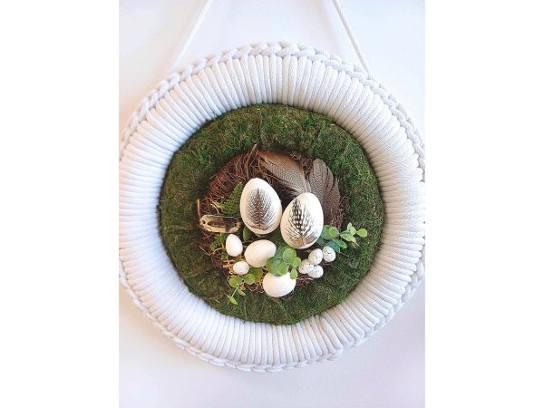 Plastové vejce 4,6x6,4 cm se závěsem