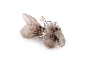 Květ na drátku s broušenými korálky hand made - 7 šedobéžová