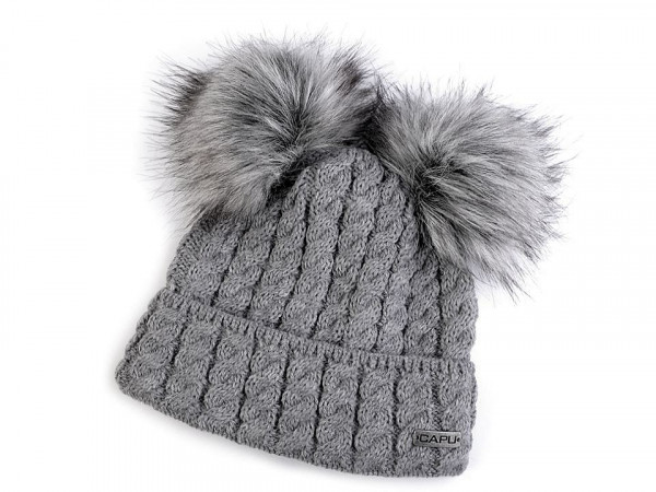 Dětská zimní čepice s bambulemi