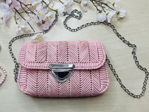 Plastová kanava / mřížka na kabelku / peněženku