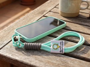 Přívěsek na mobil / klíčenka s karabinou