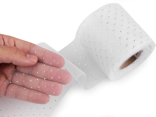 Tylová stuha se stříbrnými puntíky šíře 75 mm