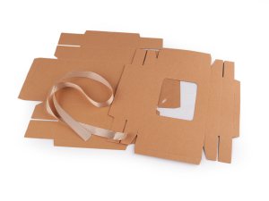 Papírová krabička s průhledem a stuhou