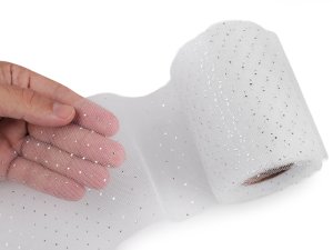 Tylová stuha se stříbrnými puntíky šíře 10 cm