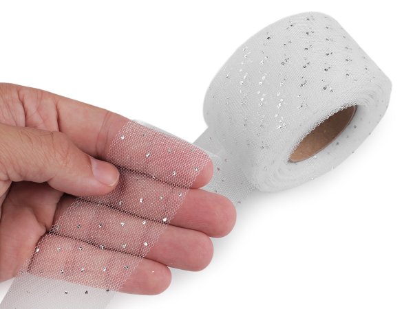 Tylová stuha se stříbrnými puntíky šíře 40 mm