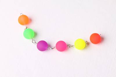 Ketlované neonové náušnice a náhrdelník - 9