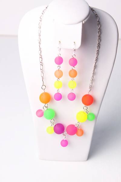 Ketlované neonové náušnice a náhrdelník - 17